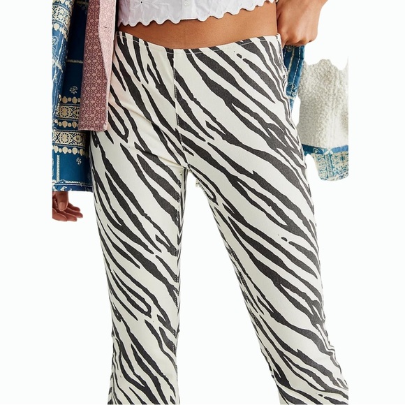 FREE PEOPLE Pull on Zebra Pants 30 - Picture 16 of 17